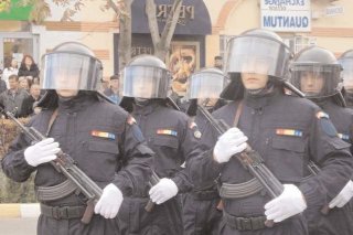 Jandarmii srbtoresc Ziua Naional cu avansri n grad