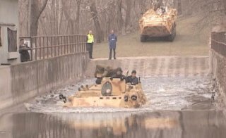 Transportorul blindat de la Moreni, �n aten�ia prefectului