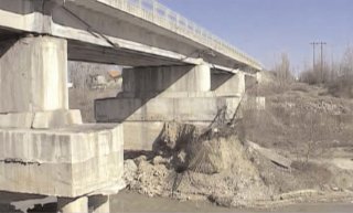Este nevoie de 4.000 miliarde lei vechi pentru podurile calamitate