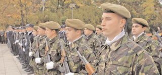 Liberalii vor preg�tirea premilitar� a tinerilor