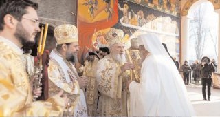 Patriarhul Daniel i PS Nifon, la sfinirea Bisericii Sf. Ierarh Nicolae