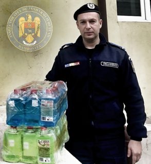 Jandarmii dmbovițeni sprijiniți cu dezinfectanți pentru mini și suprafețe