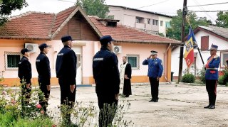 Patru elevi aflați n stagiul de practic la Jandarmeria Dmbovița au depus jurmntul militar