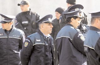 „Tinerii” pensionari din Poliție, reangajați la stat pe sprânceană