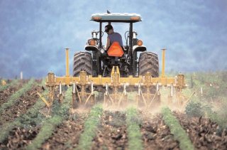 Fermierii pot cere decontarea motorinei pentru agricultură!